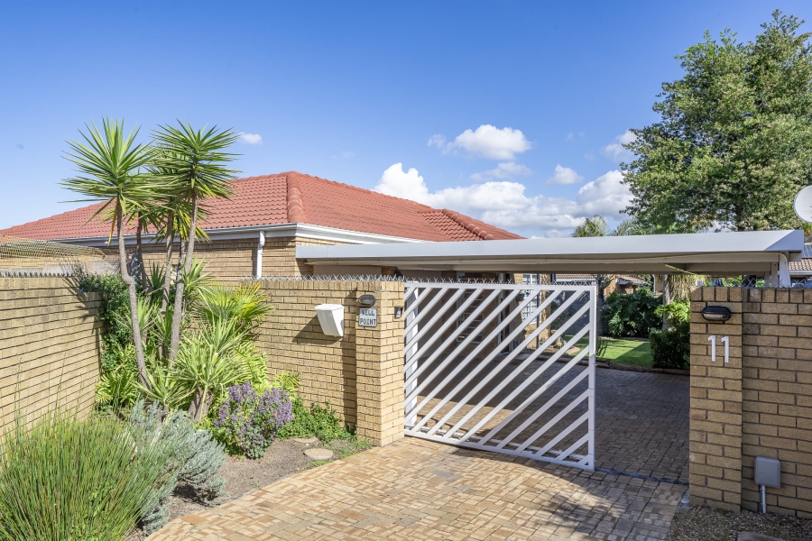 3 Bedroom Property for Sale in Protea Heights Western Cape